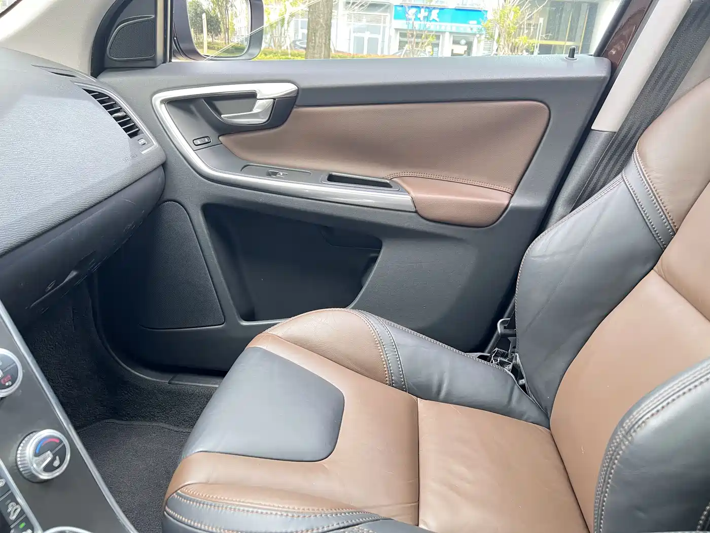 Volvo XC60 (Import) 2014 2015 T6 Momentum