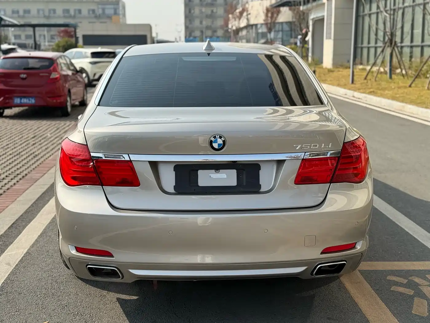 BMW 7 Series 2011 750Li xDrive фото 9