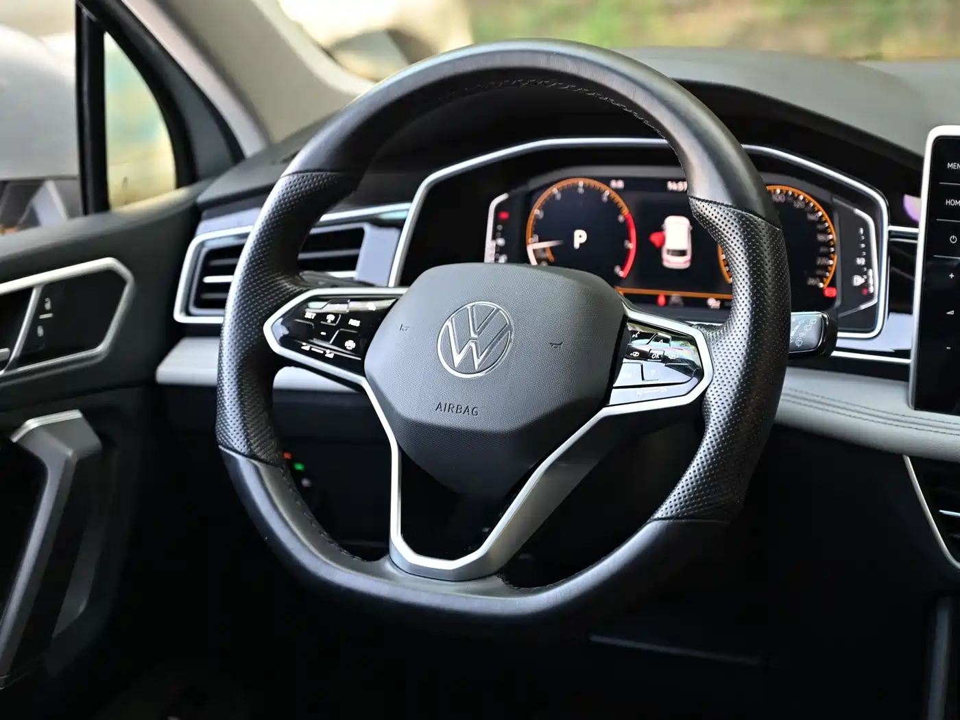 Volkswagen Tiguan L 2022 330TSI Automatic 2WD Smart Edition фото 8