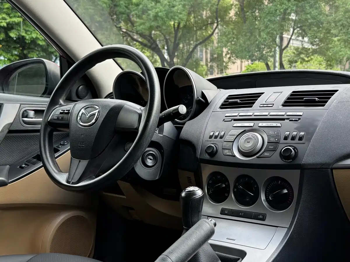 Mazda Mazda3 (Import) 2011 2010 Hatchback 1.6 Manual Comfort