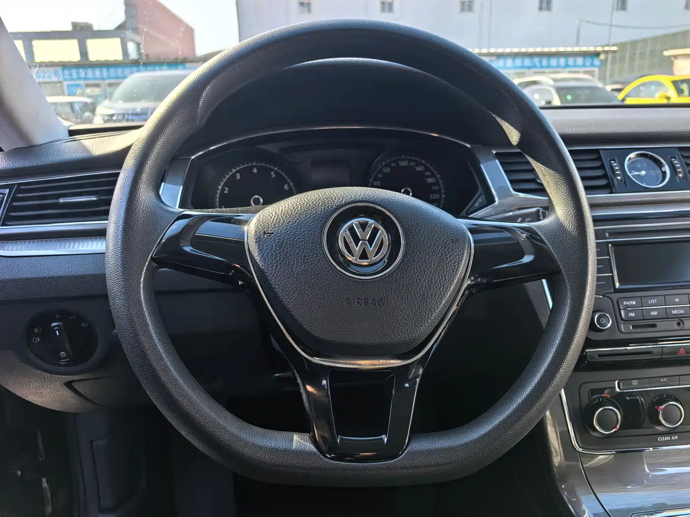VOLKSWAGEN PASSAT