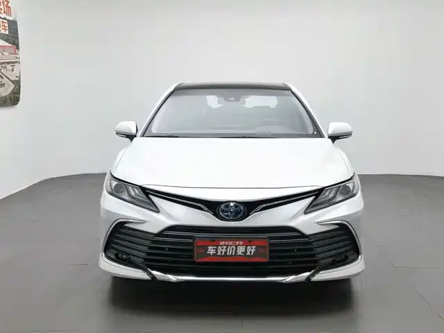 Toyota Camry 2023 Hybrid 2.5HG Luxury Edition — фото 3