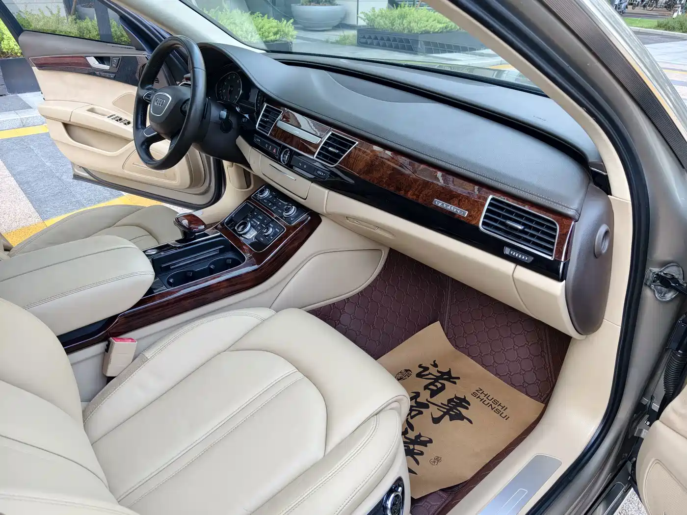Фото 7 - Audi A8