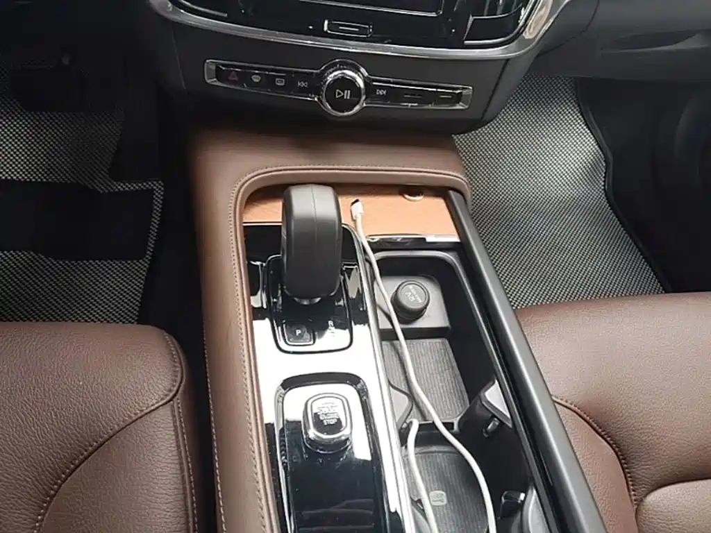 Volvo S90 2025 2024 B5 Momentum Luxury Edition