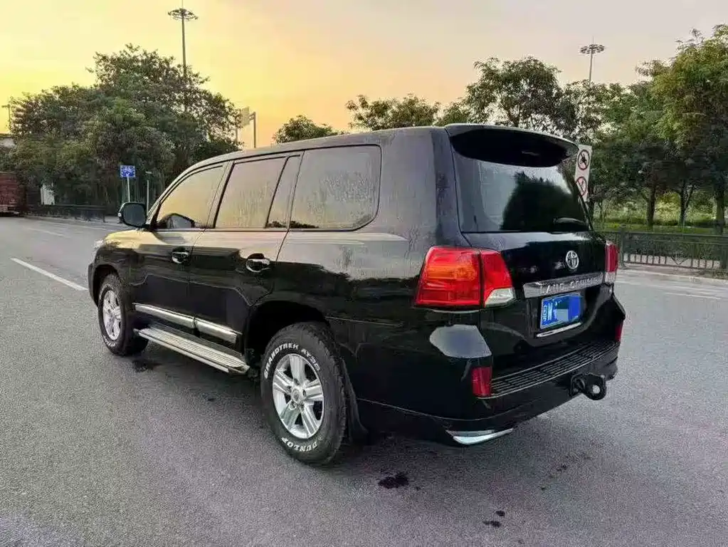 TOYOTA LAND CRUISER