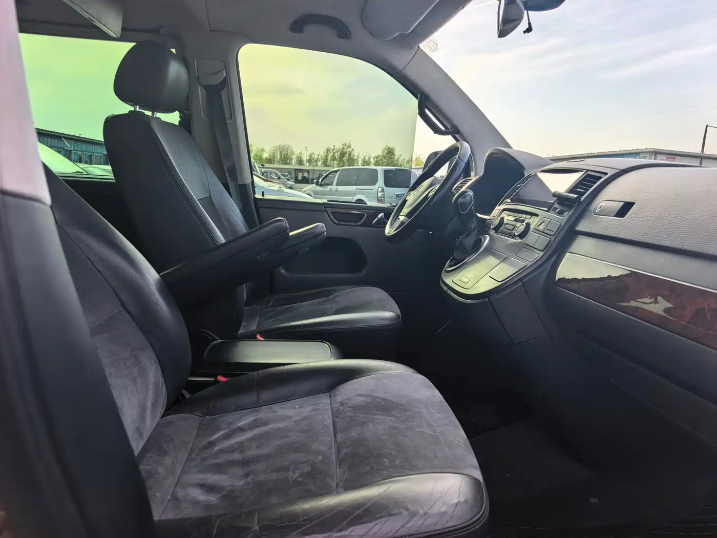 Volkswagen Multivan 2012 2.0TSI 2WD Luxury Edition фото 16