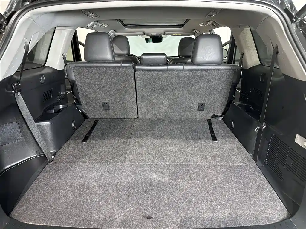 Photo 16 - Toyota Highlander
