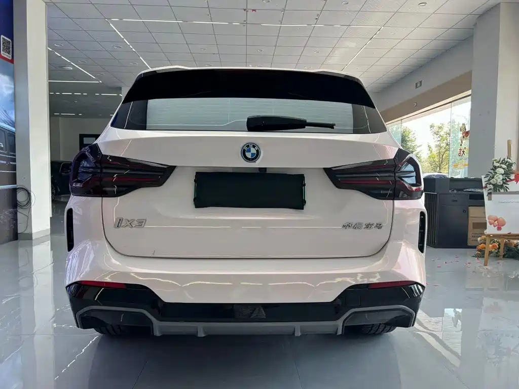 Photo 4 - BMW iX3