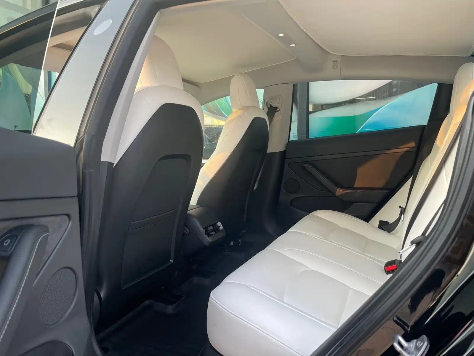 Фото 10 - Tesla Model 3