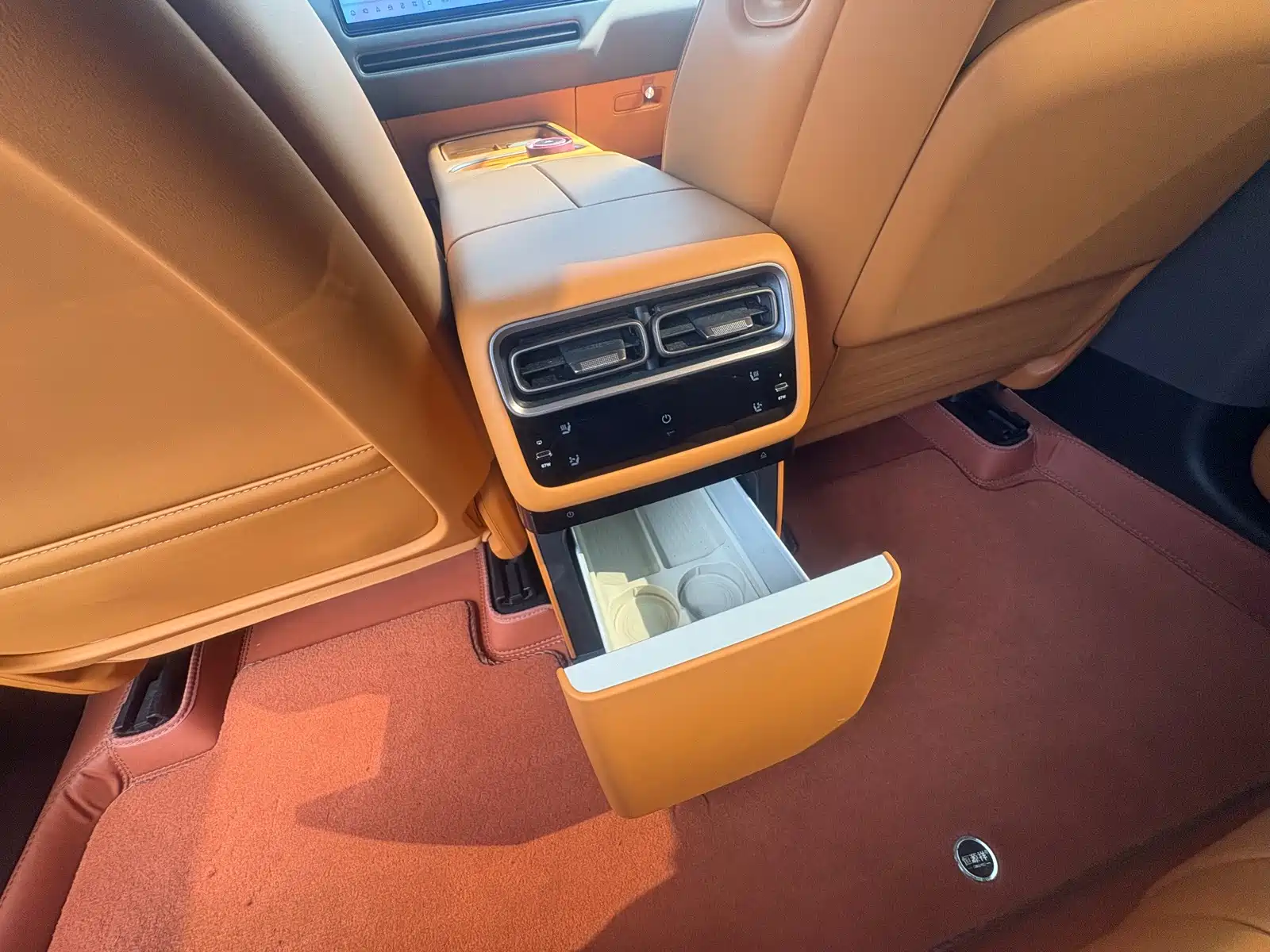 Photo 10 - Li Auto i6