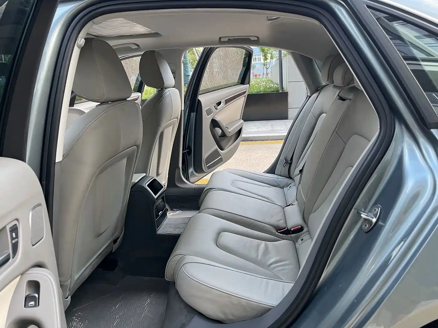 Audi A4L 2011 2012 2.0 TFSI Auto Comfort