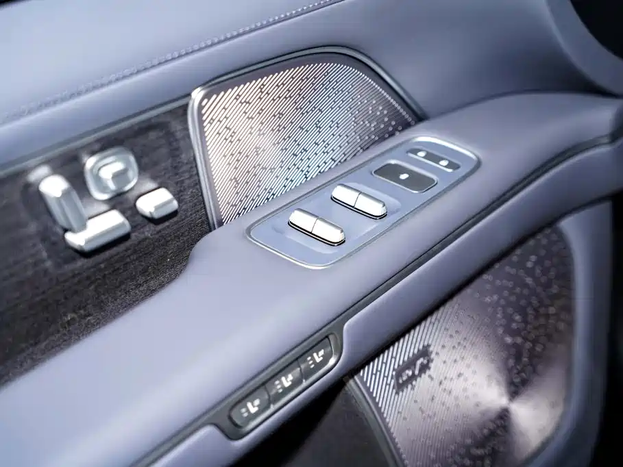 NIO ES8 2026 2025 Model 6-Seat Executive Luxury Edition