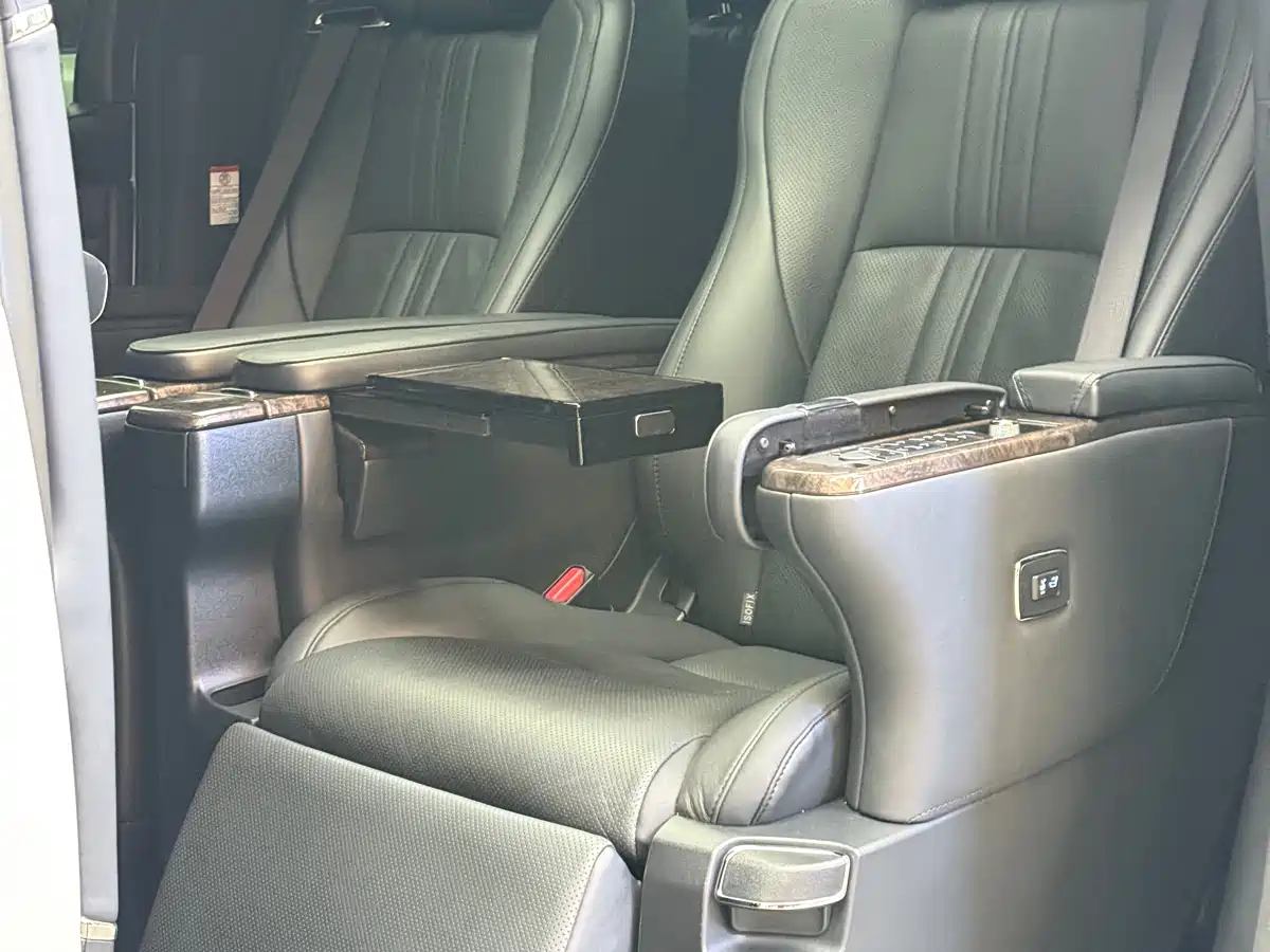 Toyota Vellfire 2021 Crown Hybrid 2.5L HV Premium Edition фото 18