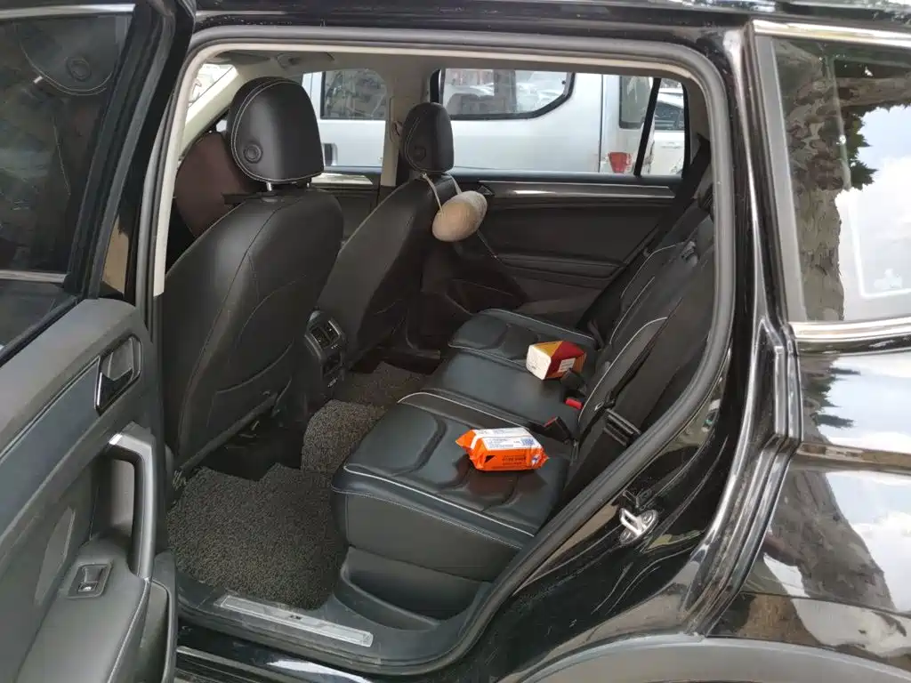 Photo 13 - Volkswagen Tiguan L