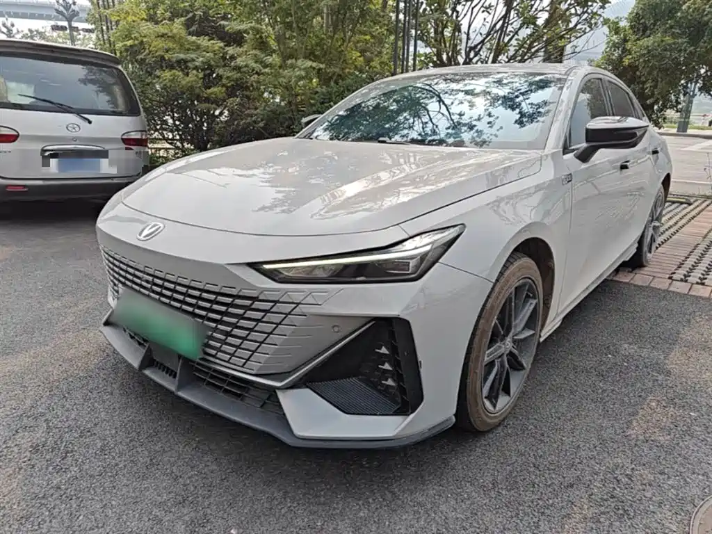 Changan UNI-V iDD 2023 ZhiDian iDD 1.5T 113km Smart Fun Edition