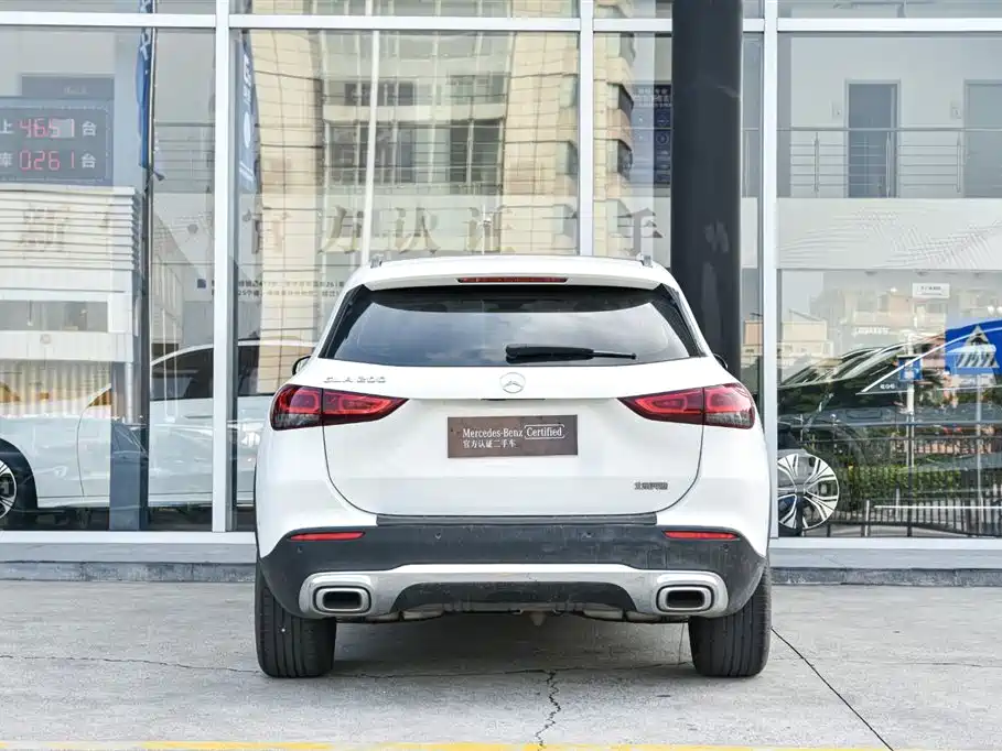 MERCEDES-BENZ GLA