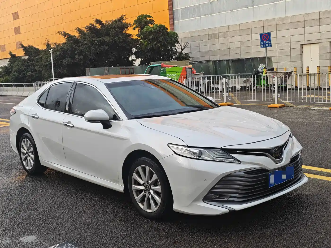 Фото 3 - Toyota Camry
