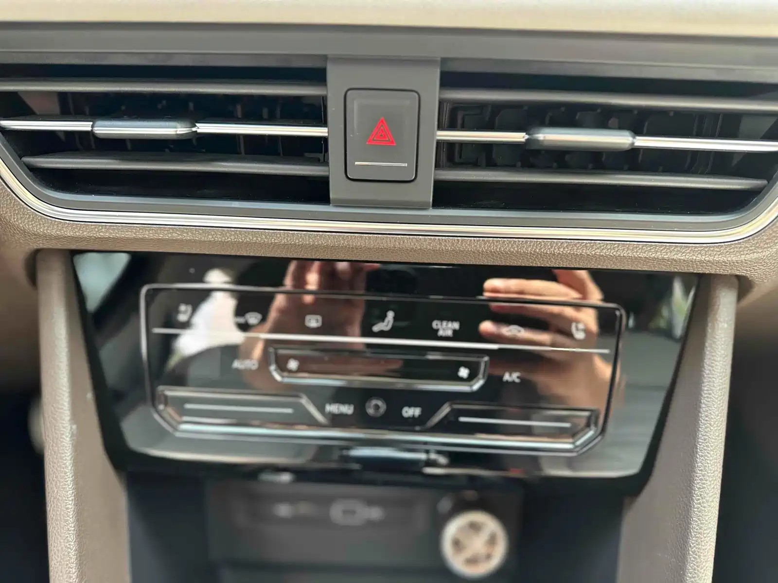Photo 10 - Volkswagen Tiguan L