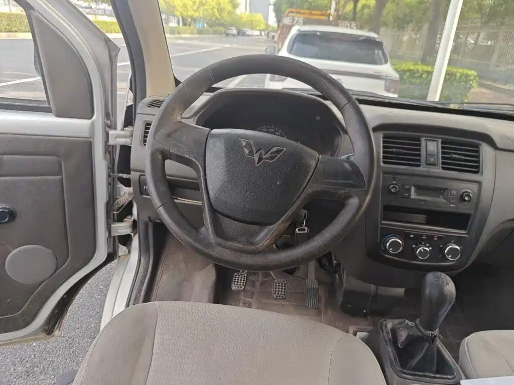 Wuling Motors Wuling Rongguang 2017 2014 1.2L S Base Model
