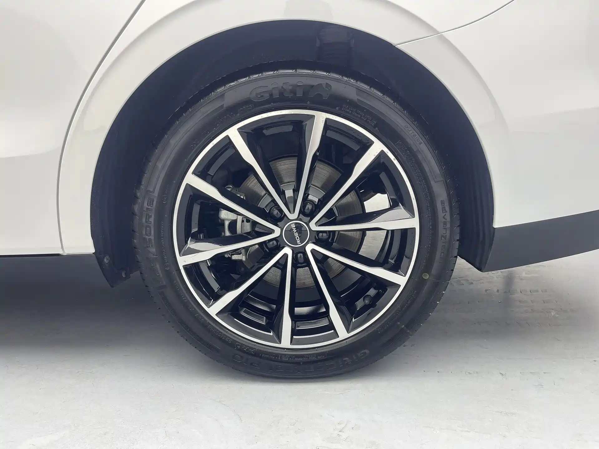 Фото 16 - Roewe D7