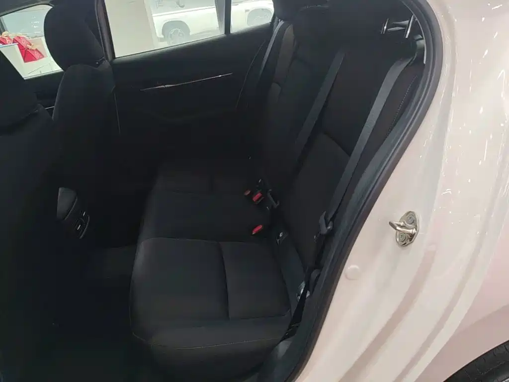 صورة 17 - Mazda Mazda 3