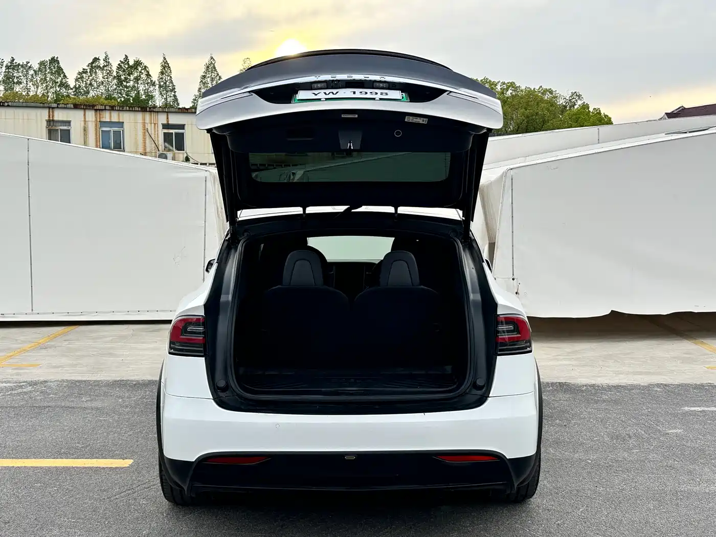 TESLA MODEL X