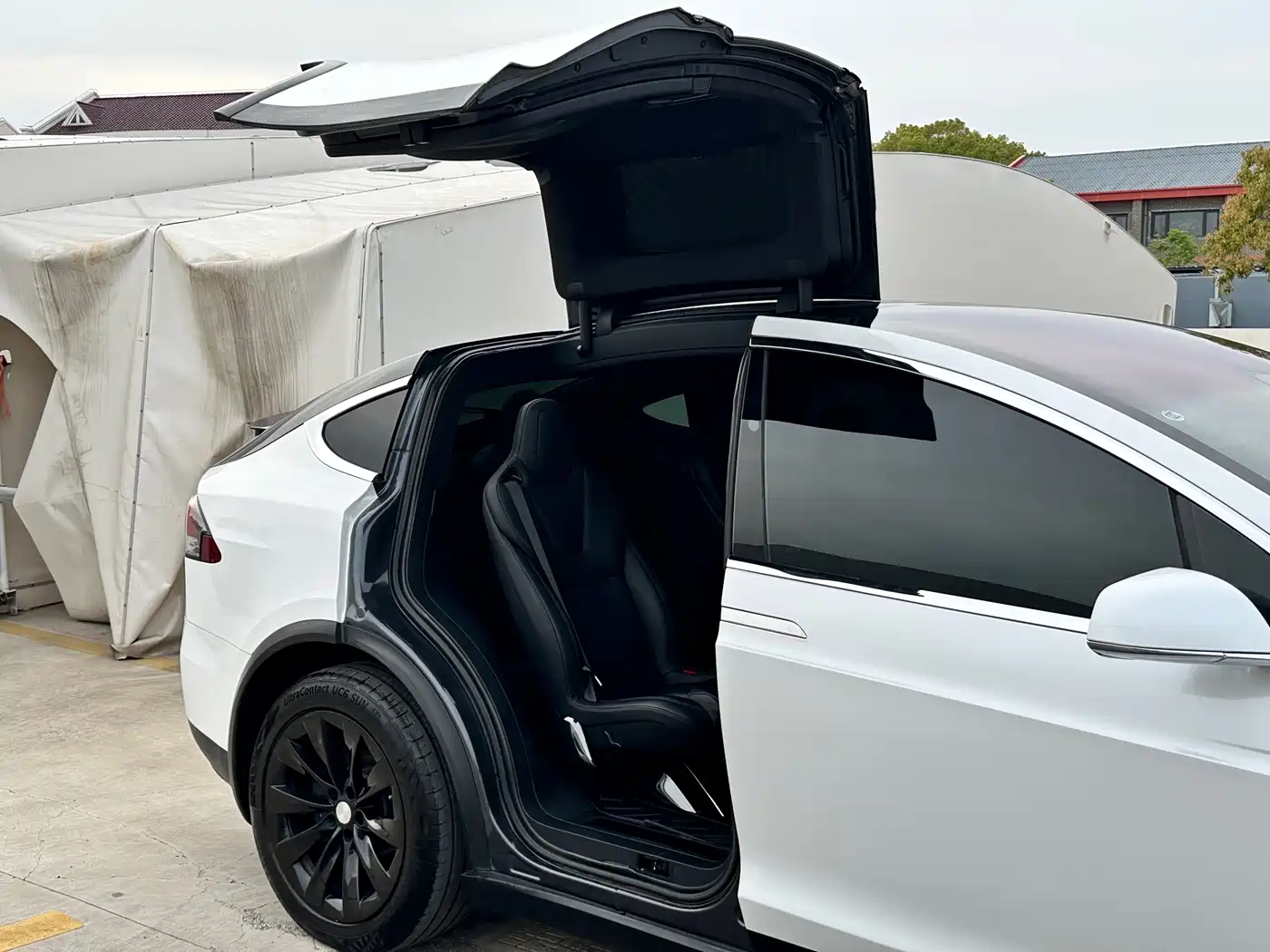 TESLA MODEL X