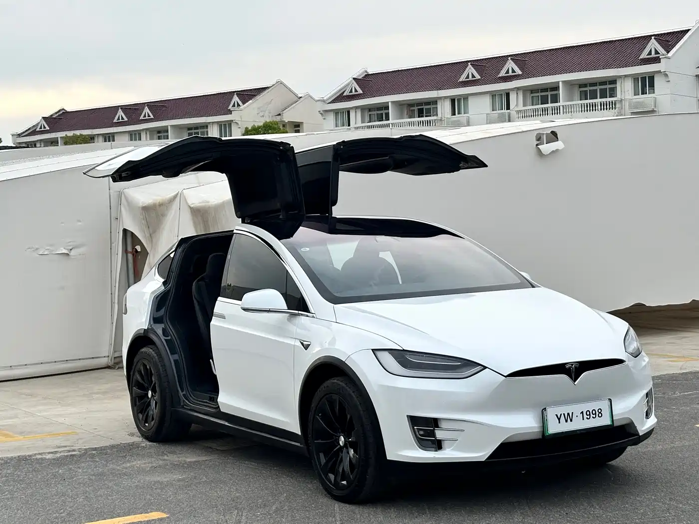 TESLA MODEL X