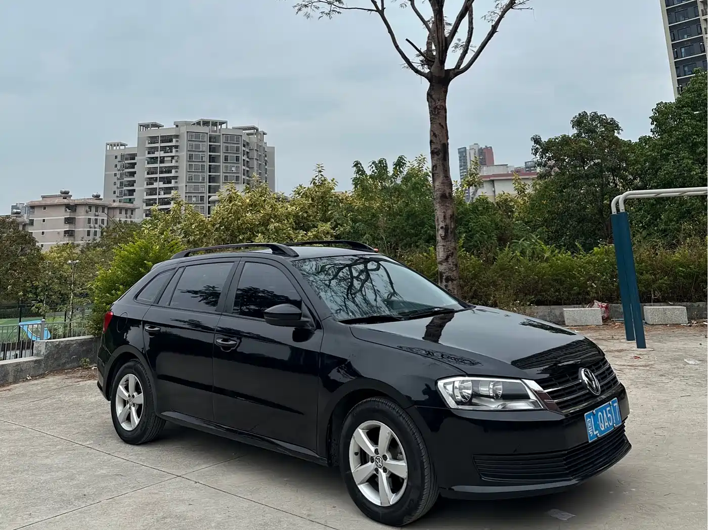 Volkswagen Lavida Tour 2013 1.6L Automatic Trend Style фото 3