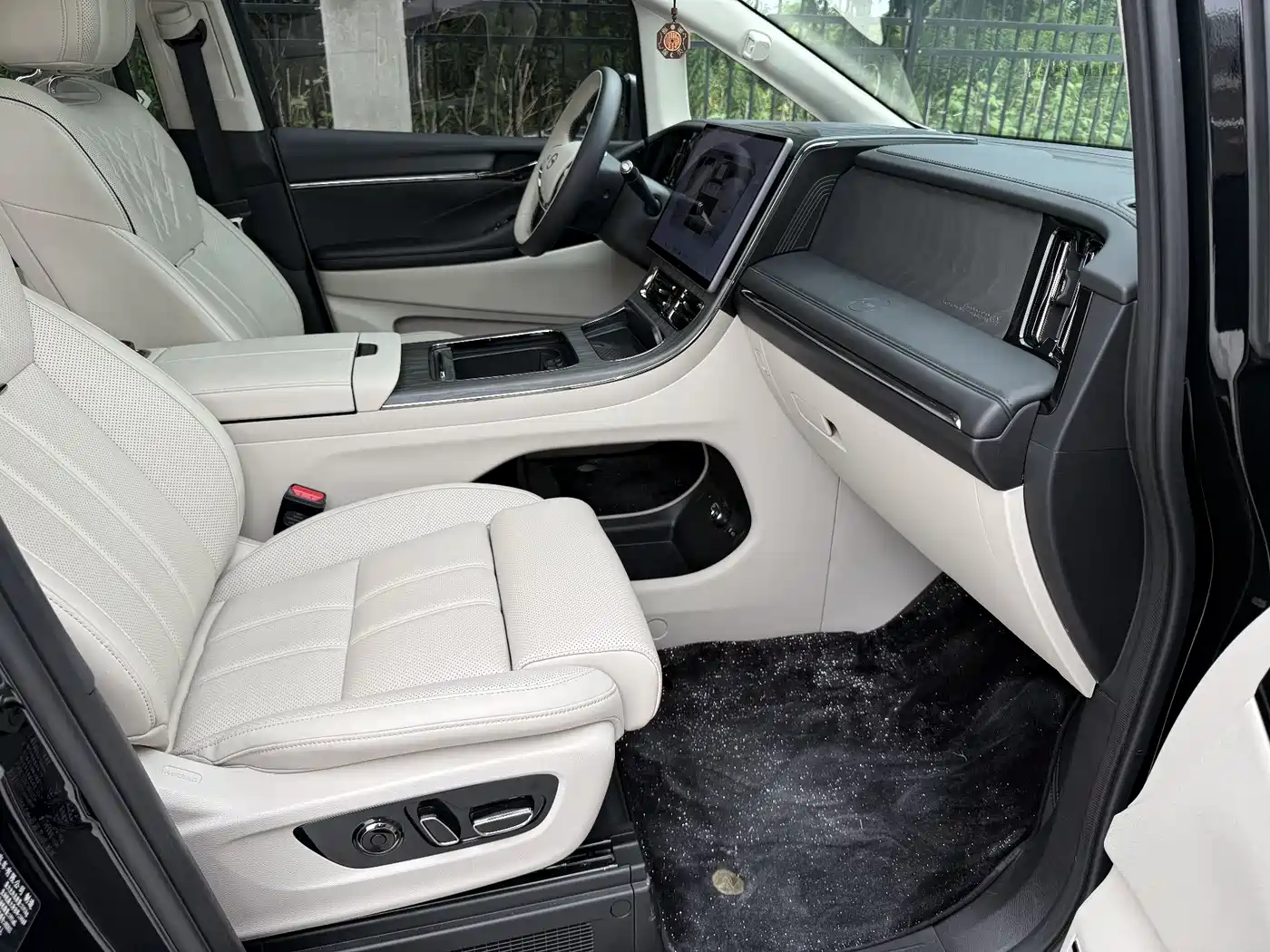 GAC Trumpchi Trumpchi Xiangwang M8 2025 2025 Model QianKun Series Ultra First Class
