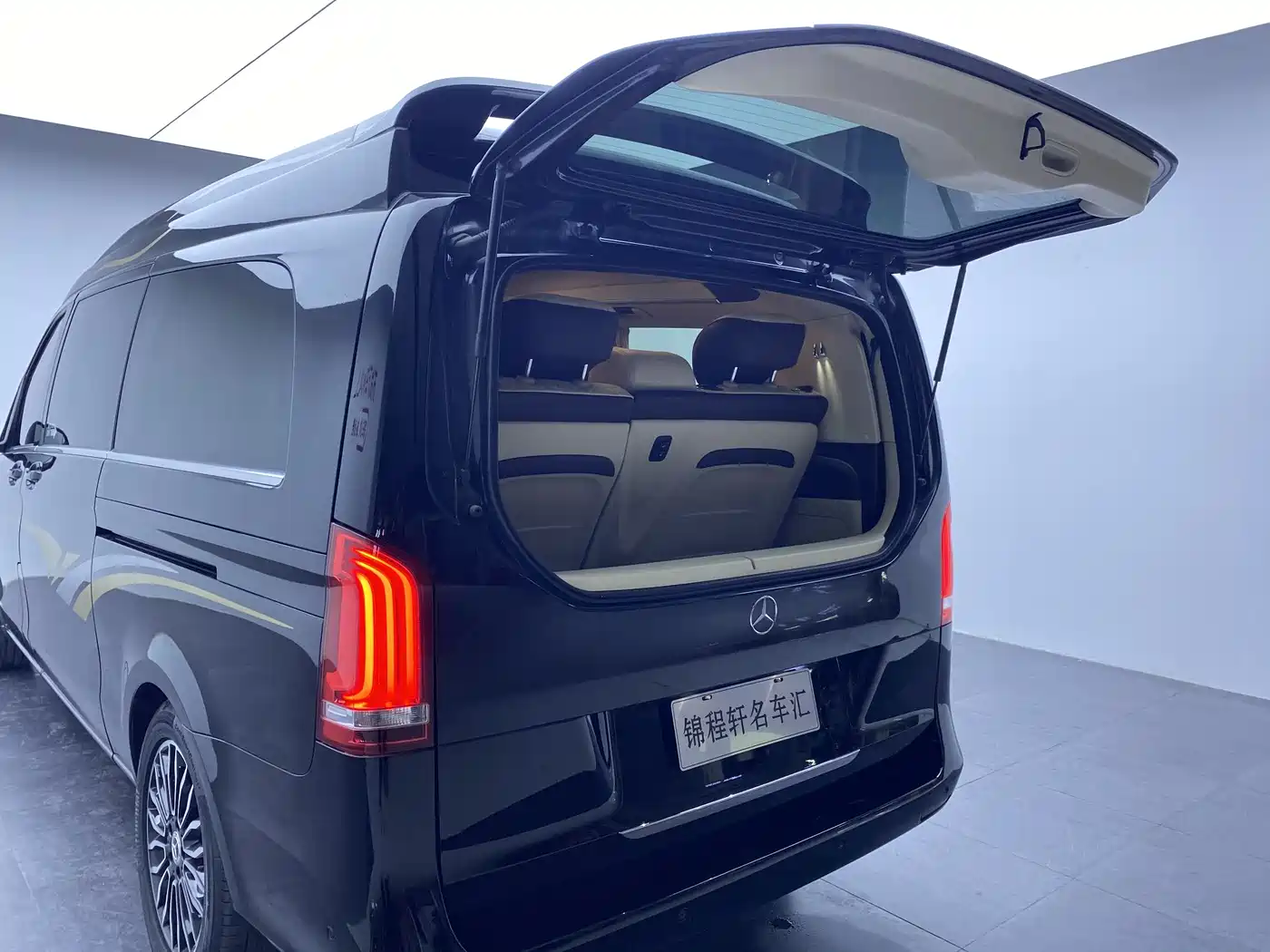 Mercedes-Benz V-Class 2018 V 260 L Premium Long Wheelbase Edition China VI фото 7
