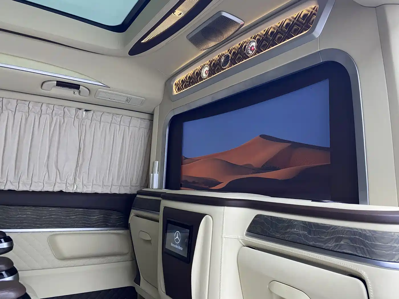 Mercedes-Benz V-Class 2018 V 260 L Premium Long Wheelbase Edition China VI фото 23