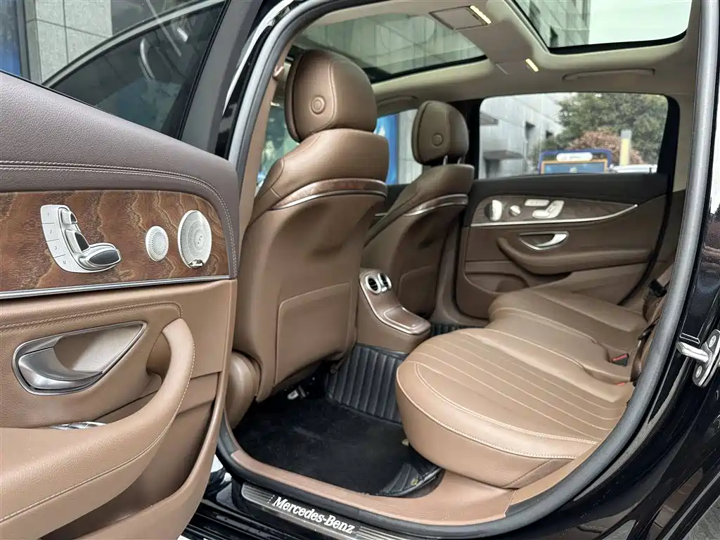Mercedes-Benz E-Class 2023 E 300 L Luxury фото 7