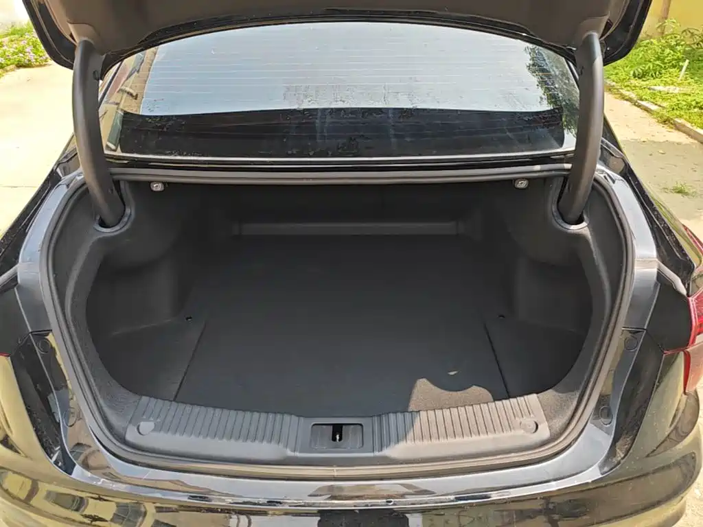 Hongqi H5 2026 2025 1.5T DCT Mystic Shadow 2 Million Edition