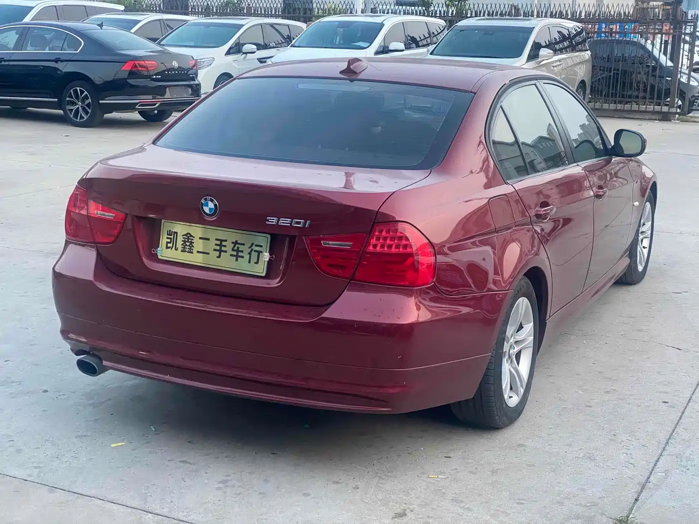 BMW 3 Series (Import) 2010 320i Luxury фото 4