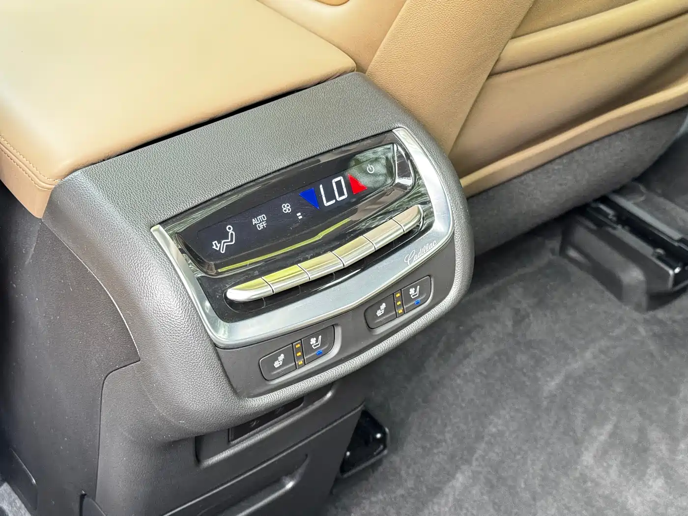 CADILLAC XT6