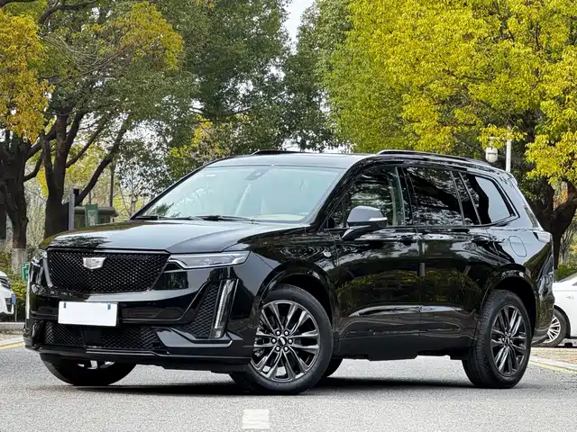 CADILLAC XT6