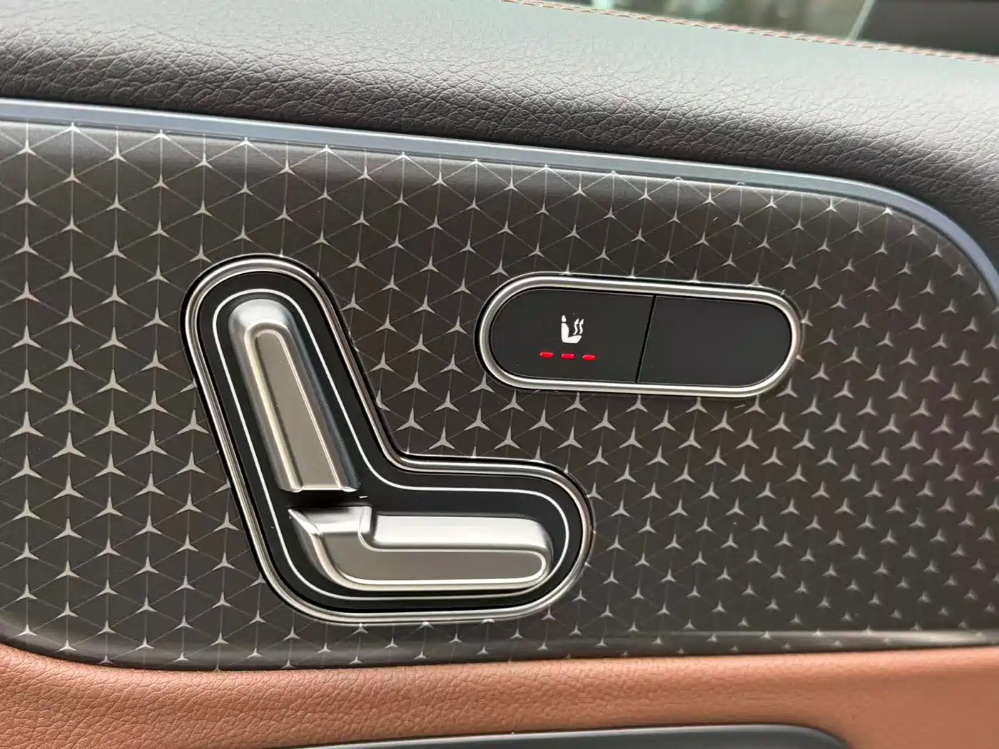 Mercedes-Benz GLB 2025 Model GLB 220 Fashion Style фото 12