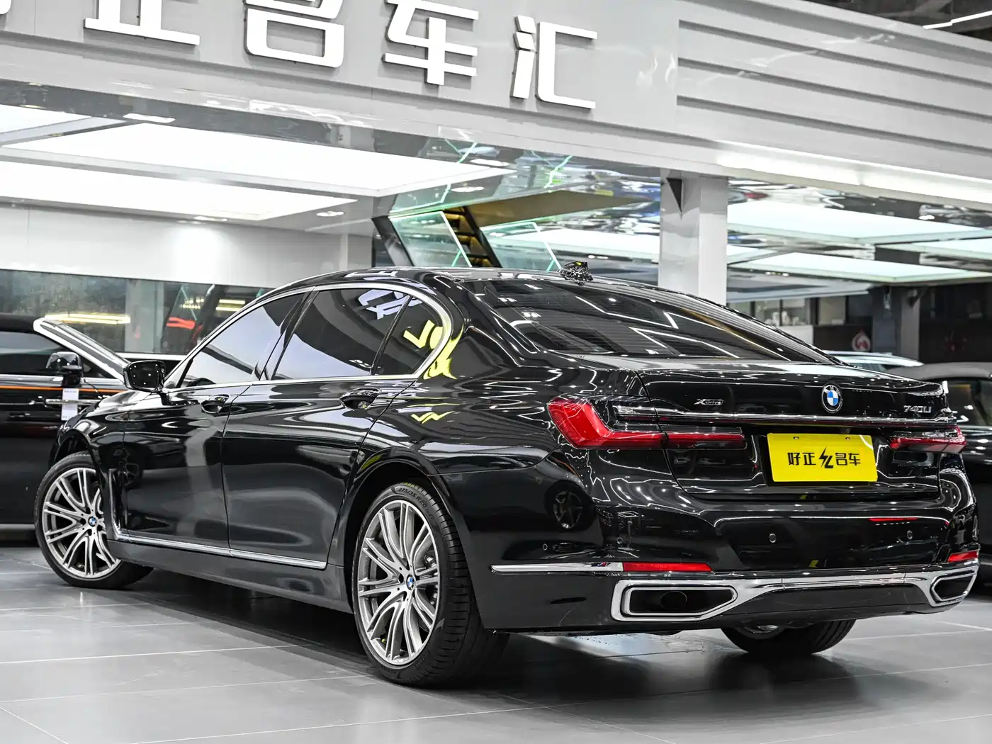 BMW 7 Series 2021 Model 740Li xDrive Executive Luxury Package фото 6