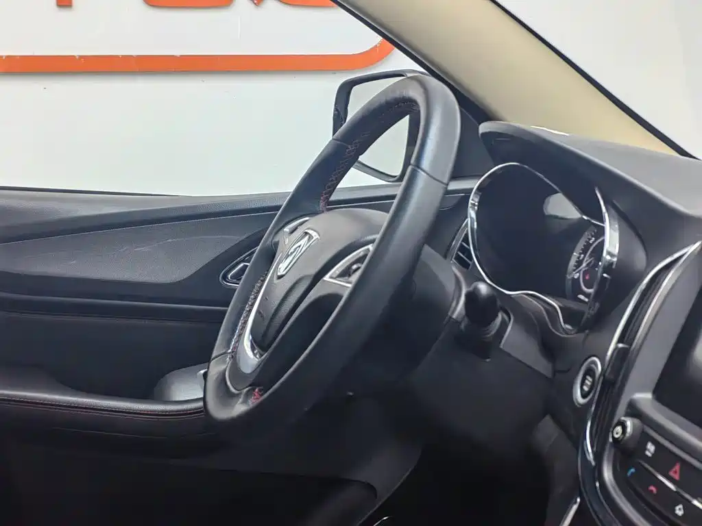 Baojun 560 2015 2015 1.8L Manual Luxury
