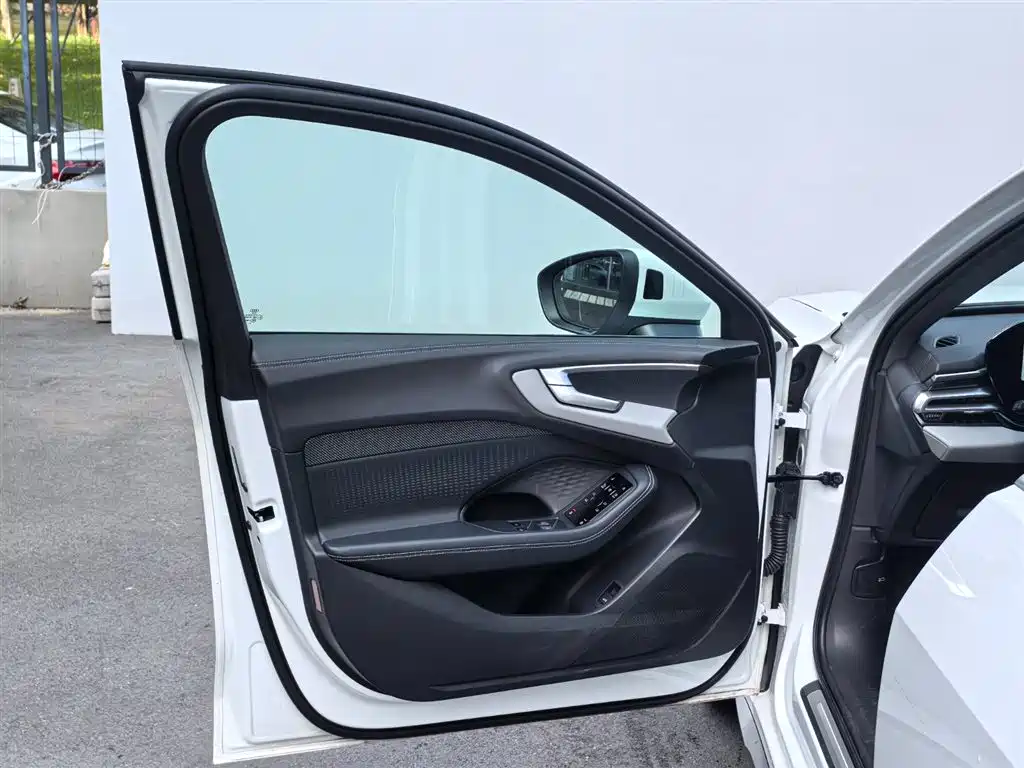 Photo 17 - Audi A5L