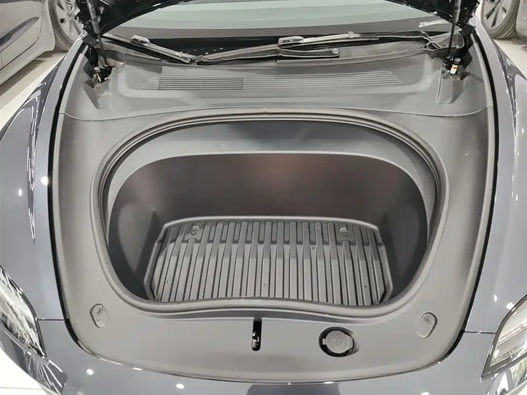 Tesla Model 3 2026 2025 Model Year Facelift Rear-Wheel Drive