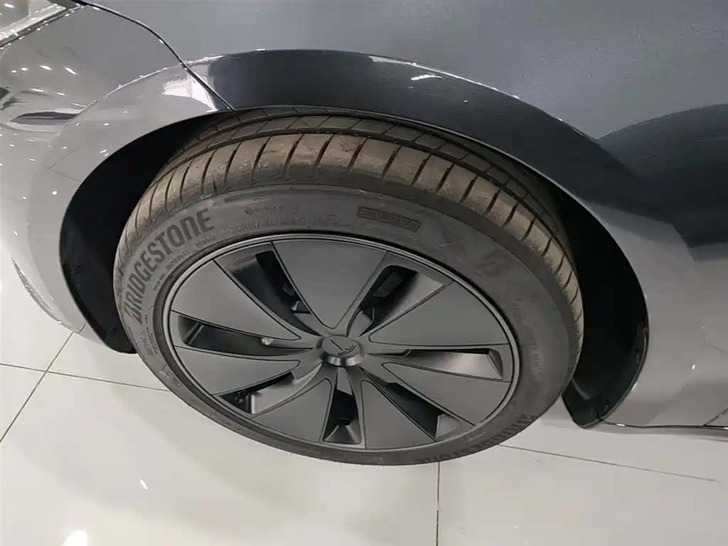 Tesla Model 3 2026 2025 Model Year Facelift Rear-Wheel Drive