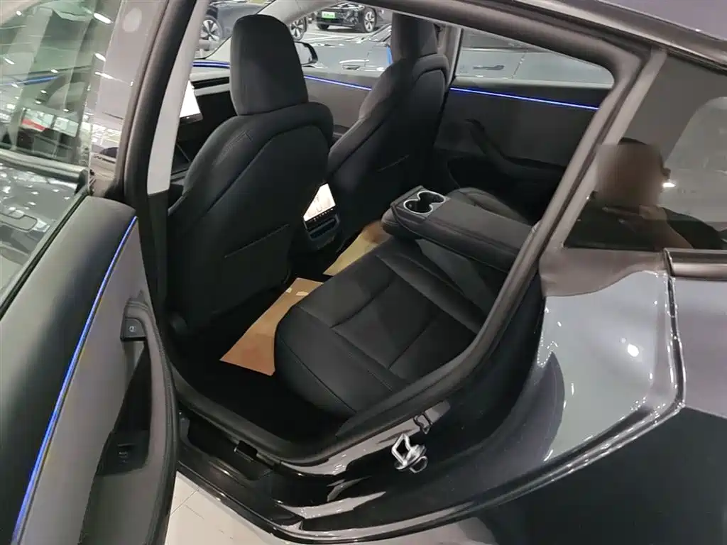 Tesla Model 3 2026 2025 Model Year Facelift Rear-Wheel Drive