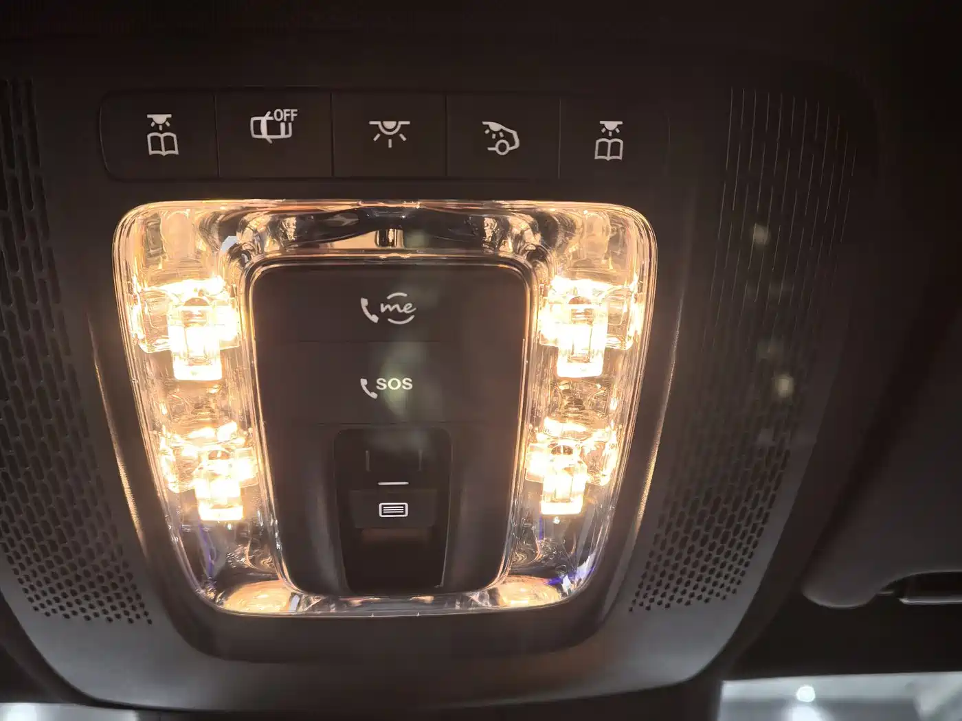 Mercedes-Benz A-Class 2024 A 200 L Fashion Edition фото 13