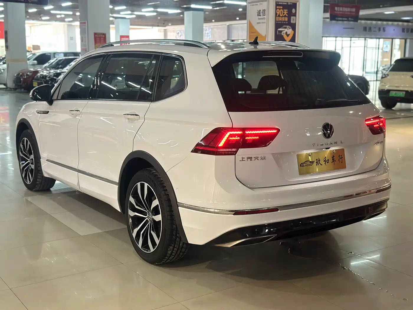 Volkswagen Tiguan L 2021 330TSI Automatic 2WD R-Line Flagship фото 4