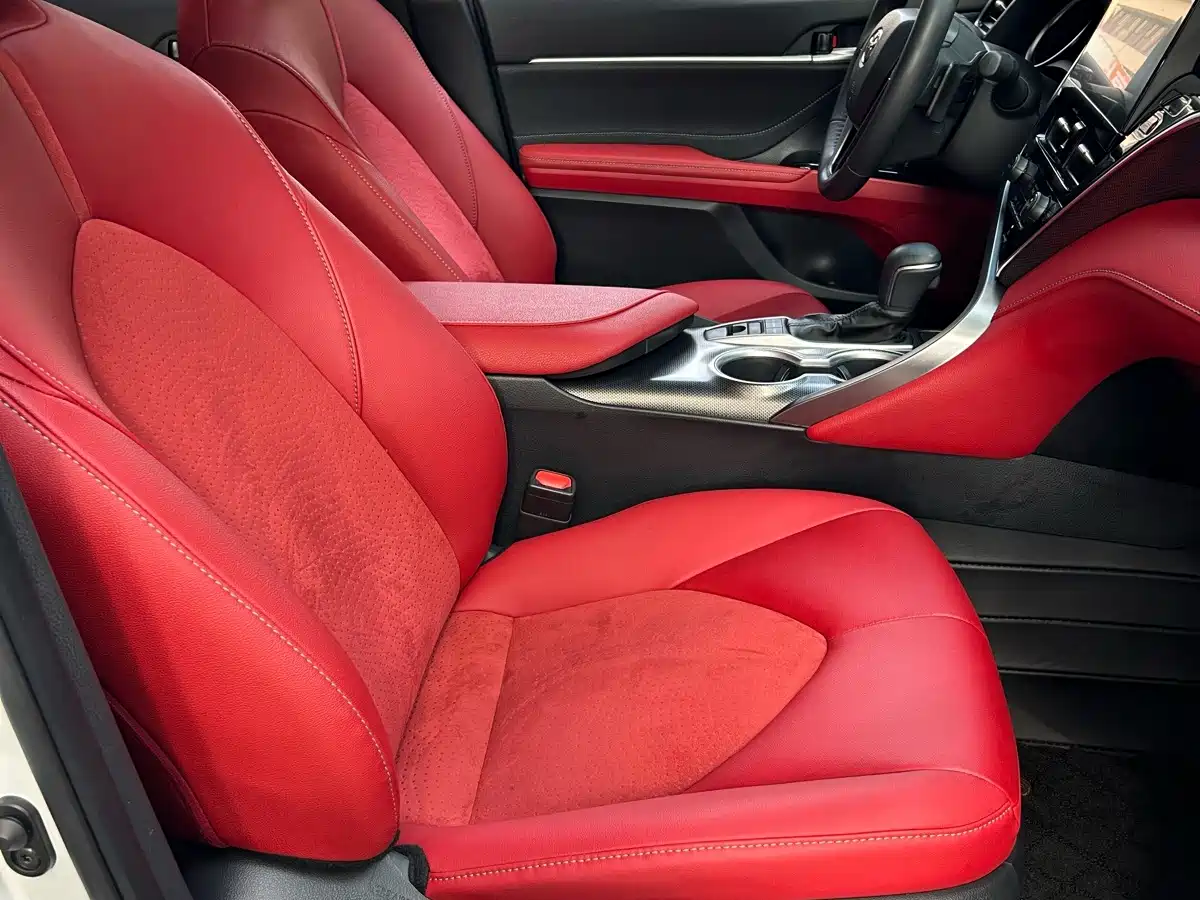 Фото 7 - Toyota Camry
