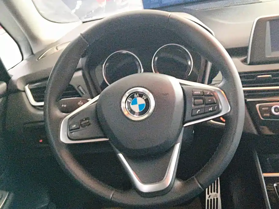 صورة 14 - BMW 2 Series Touring