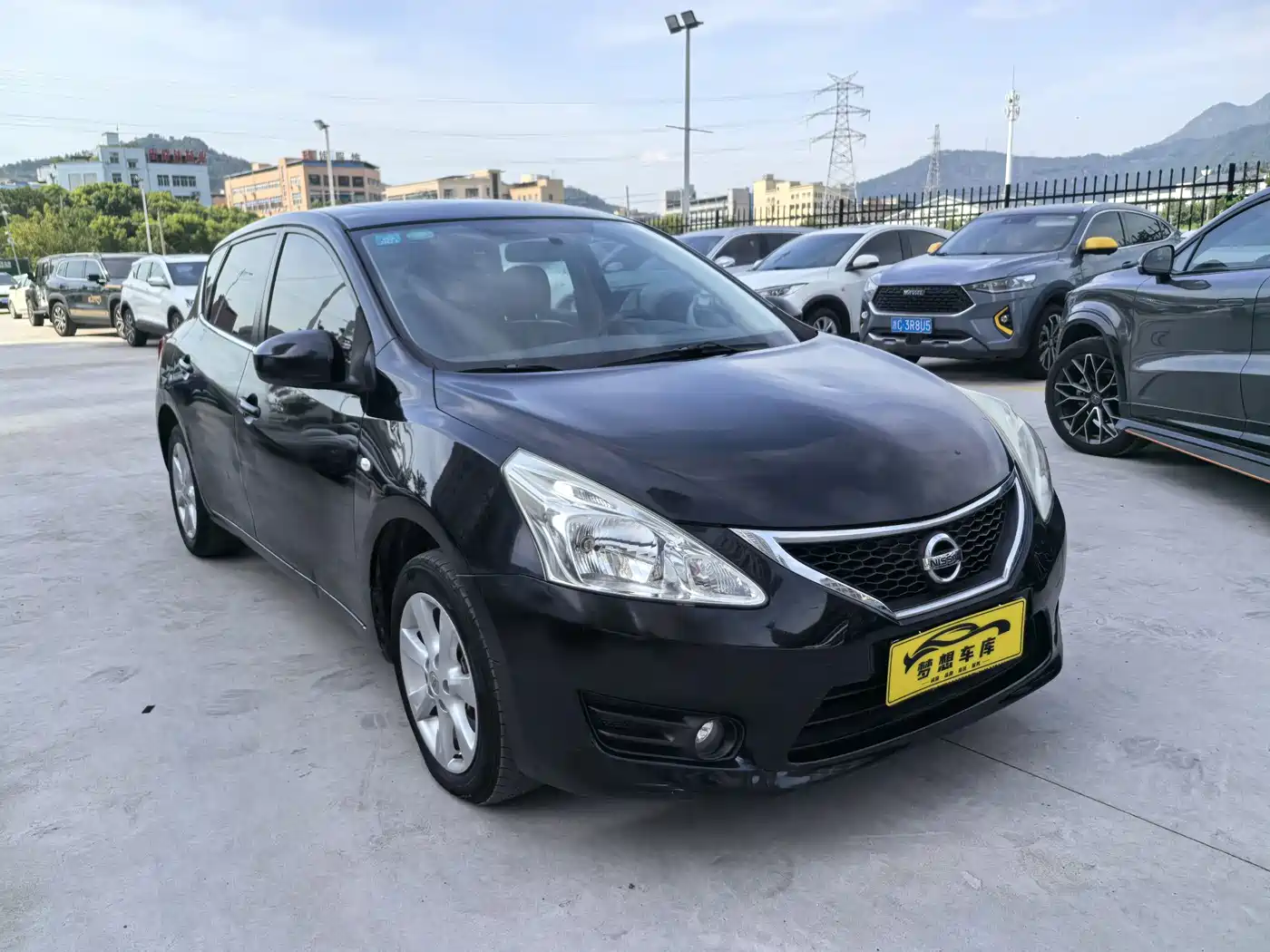 Фото 2 - Nissan Tiida