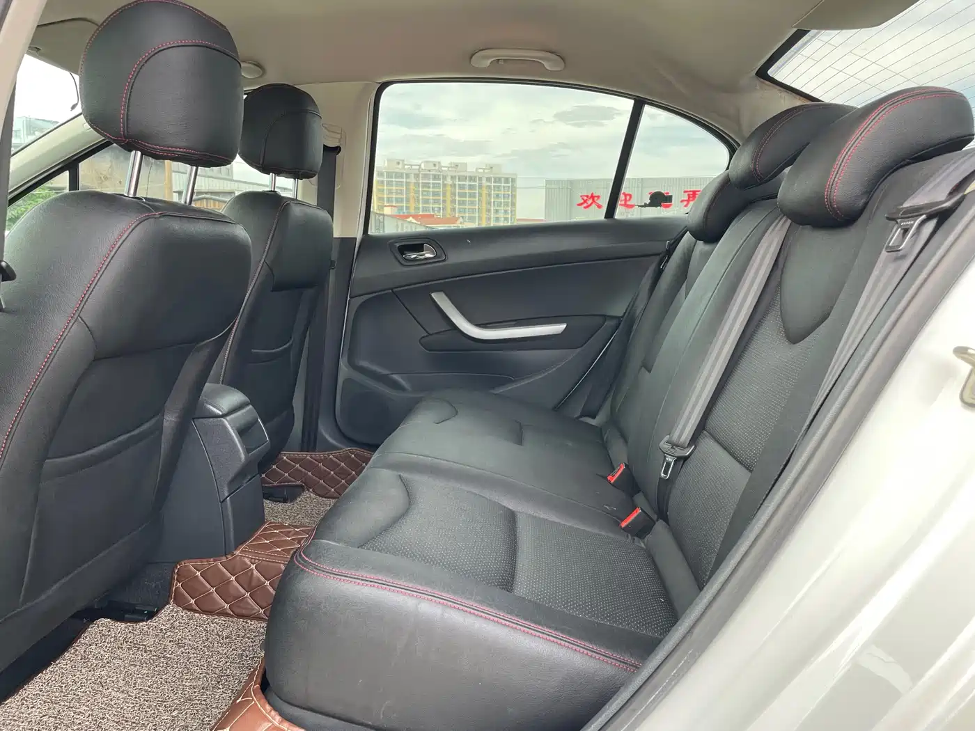 Peugeot 408 2013 2.0L Automatic Comfort Edition фото 13